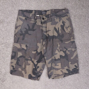 Levi's Camouflage Cargo Size 33 Shorts